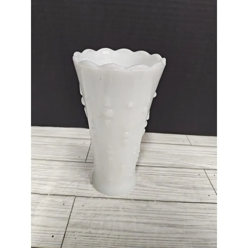 Vintage Anchor Hocking Teardrop and Pearl Scalloped Milk Glass Flower Vase 7